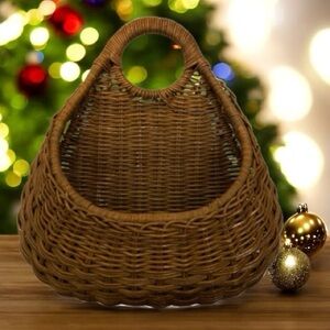 Vintage Basket / Wall Basket / Vintage Wall Hanging Basket / Rattan Basket.